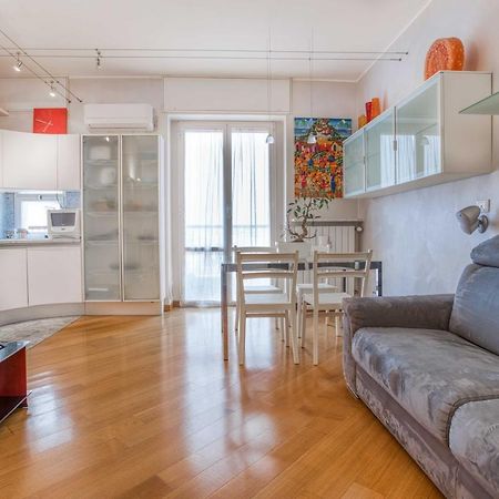 Ferienwohnung Joivy Vibrant Flat With Balcony Mailand Exterior foto