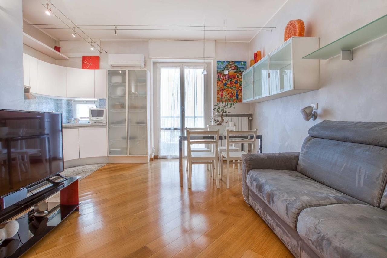 Ferienwohnung Joivy Vibrant Flat With Balcony Mailand Exterior foto
