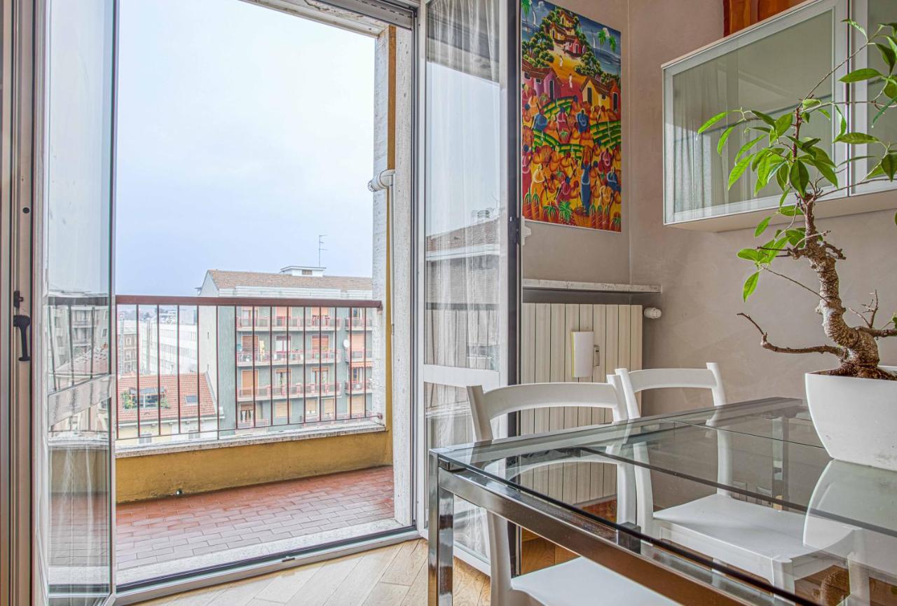 Ferienwohnung Joivy Vibrant Flat With Balcony Mailand Exterior foto