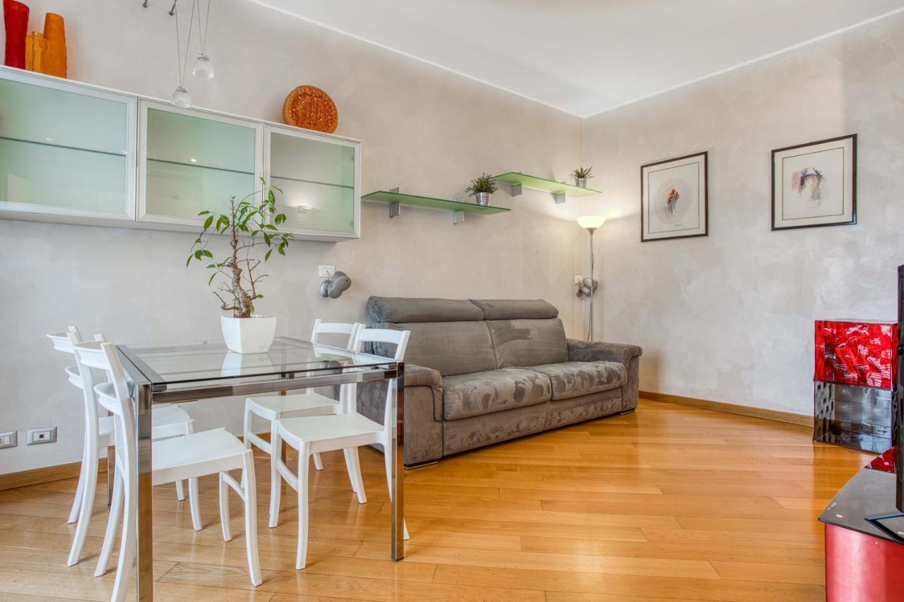 Ferienwohnung Joivy Vibrant Flat With Balcony Mailand Exterior foto