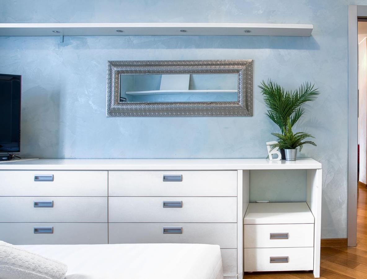 Ferienwohnung Joivy Vibrant Flat With Balcony Mailand Exterior foto